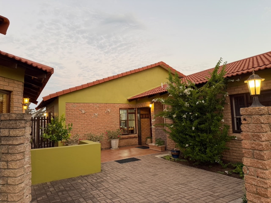 4 Bedroom Property for Sale in Fraaiuitsig Western Cape
